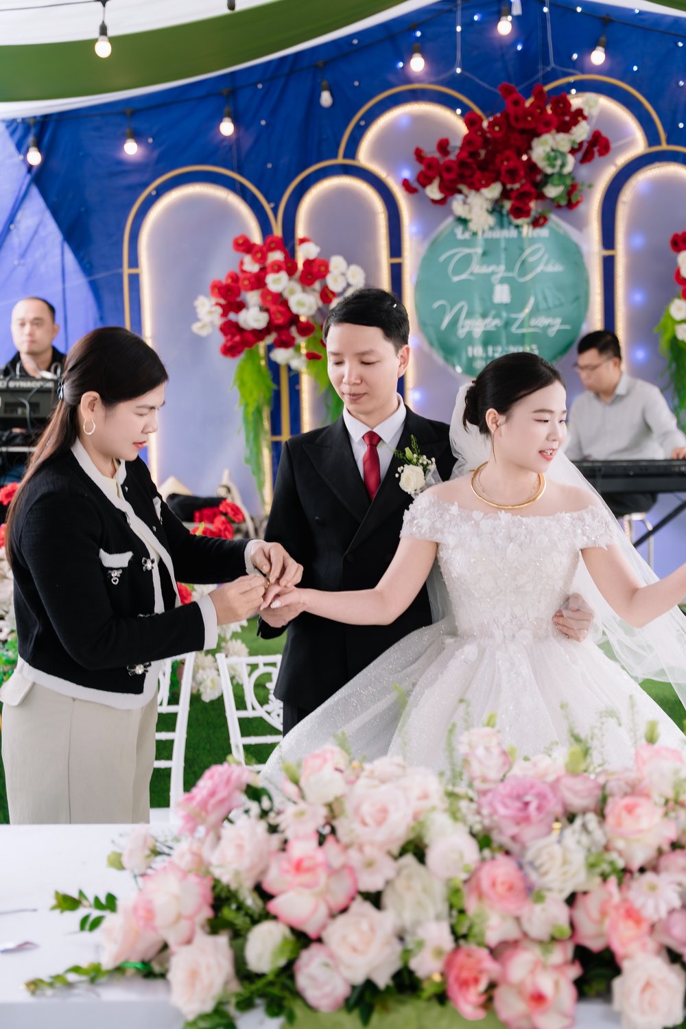 Ảnh cưới studio ánh sáng mềm